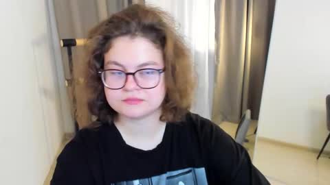 Snapshot of sashy_way chatting on September 2025 09:28:02 PM .Alexandra online show from September 2025 09:28:02 PM