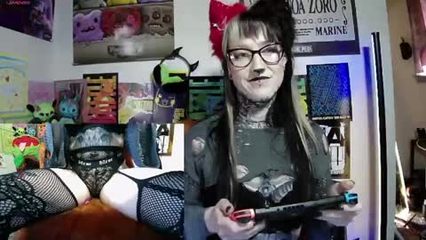 Snapshot of sassi_blondi chatting on April 2026 03:38:02 PM Ivy online show from April 2026 03:38:02 PM