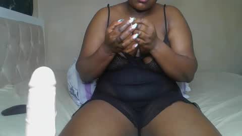 Snapshot of sassie_bee chatting on December 2024 01:42:01 AM sassie_bee online show from December 2024 01:42:01 AM