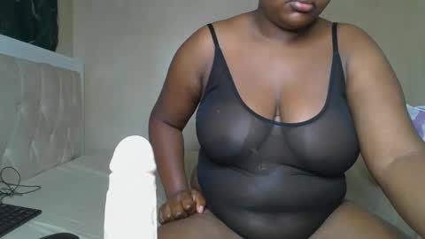 Snapshot of sassie_bee chatting on March 2025 12:18:02 AM sassie_bee online show from March 2025 12:18:02 AM