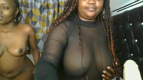 Snapshot of sassie_bee chatting on October 2025 07:11:01 PM sassie_bee online show from October 2025 07:11:01 PM