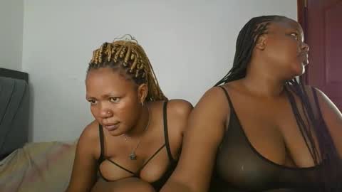 Snapshot of sassie_bee chatting on October 2025 01:22:01 AM sassie_bee online show from October 2025 01:22:01 AM