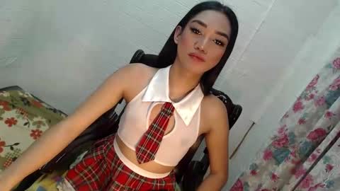 KEYLLA online show from May 2026 09:10:02 PM