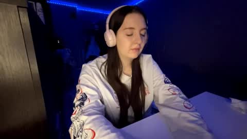 Snapshot of sassy_touch_heat_x3 chatting on October 2025 06:08:02 PM Marmulka or Mary online show from October 2025 06:08:02 PM