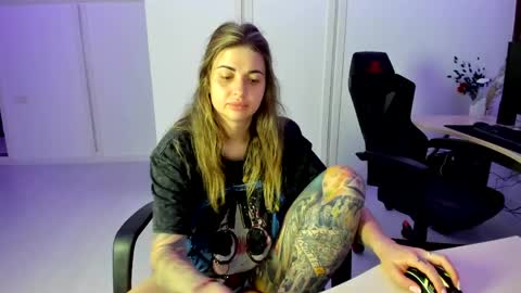 sassytiff online show from May 2026 07:00:01 PM