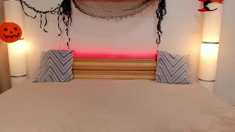 Snapshot of satimilf_ chatting on October 2025 08:12:01 AM Sati online show from October 2025 08:12:01 AM