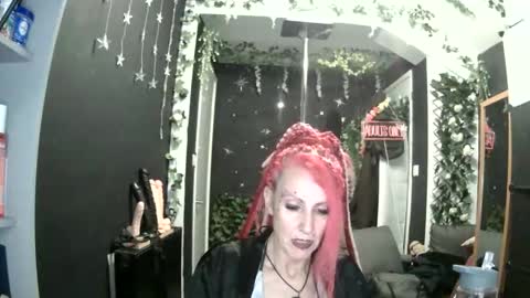 SaucySky online show from May 2026 08:18:01 PM