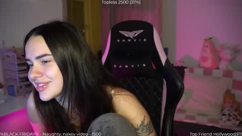 Naomi online show from November 2025 09:05:02 PM