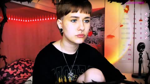 pronoun she. name Mary. age 21. online show from December 2024 02:00:02 PM