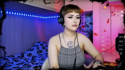 pronoun she. name Mary. age 21. online show from December 2024 04:31:01 PM