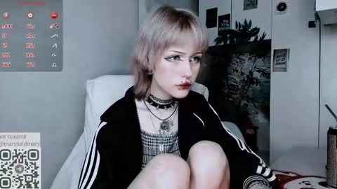 pronoun she. name Mary. age 21. online show from September 2025 10:22:02 PM
