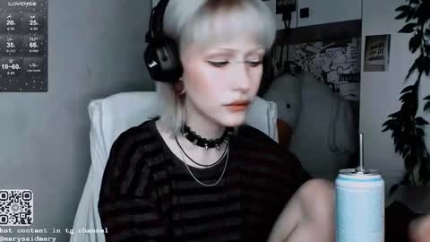 pronoun she. name Mary. age 21. online show from October 2025 04:51:02 PM