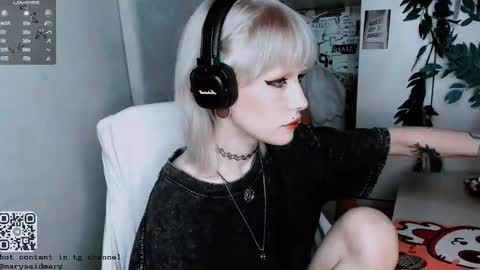 pronoun she. name Mary. age 21. online show from October 2025 02:57:02 PM