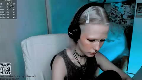 pronoun she. name Mary. age 21. online show from October 2025 04:20:02 PM