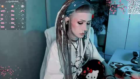 pronoun she. name Mary. age 21. online show from December 2025 04:14:02 PM