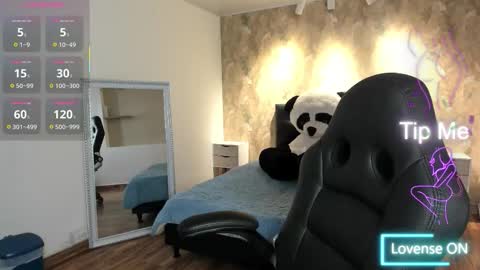 Saya Amaretto  online show from October 2025 06:16:02 PM