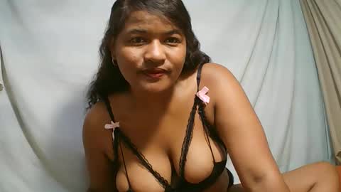 saylla1 online show from February 2026 06:15:02 PM