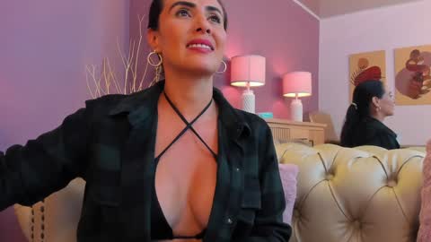 Scarlet Edwars online show from February 2025 03:08:02 PM