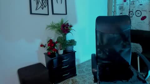 SCARLET online show from September 2025 04:01:01 AM