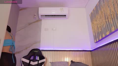 Snapshot of scarlet_vixen_ chatting on February 2026 01:27:01 PM scarlet_vixen_ online show from February 2026 01:27:01 PM