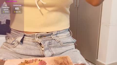 Snapshot of scarlet_vixen_ chatting on February 2026 12:10:01 PM scarlet_vixen_ online show from February 2026 12:10:01 PM