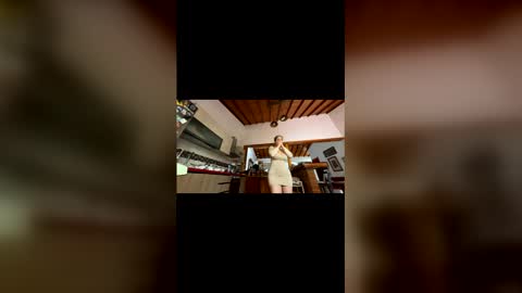 scarlet whisper online show from April 2026 09:41:02 PM