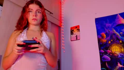 Scarlet online show from October 2025 09:22:01 PM