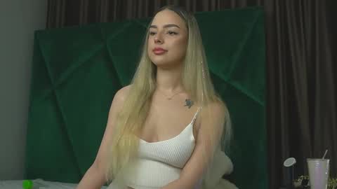 Scarlet online show from September 2025 10:02:01 PM