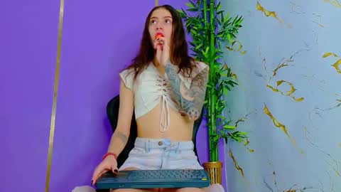 Snapshot of scarletjonesx chatting on September 2025 12:45:02 AM Denis online show from September 2025 12:45:02 AM