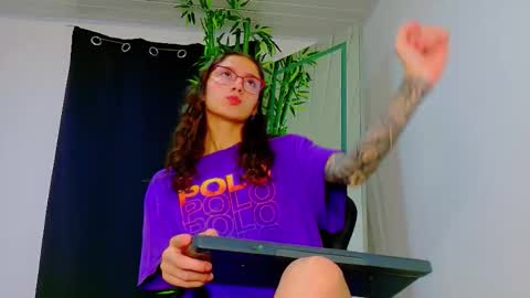 Snapshot of scarletjonesx chatting on November 2025 04:23:02 AM Denis online show from November 2025 04:23:02 AM