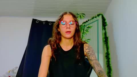 Snapshot of scarletjonesx chatting on December 2025 12:16:01 AM Denis online show from December 2025 12:16:01 AM