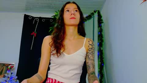 Snapshot of scarletjonesx chatting on December 2025 11:55:02 PM Denis online show from December 2025 11:55:02 PM