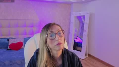 Snapshot of scarlett_079 chatting on June 2026 11:43:01 AM Scarlett online show from June 2026 11:43:01 AM