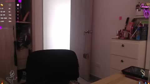 Scarlett Thumb up please help me 100 its important online show from February 2026 07:54:02 PM