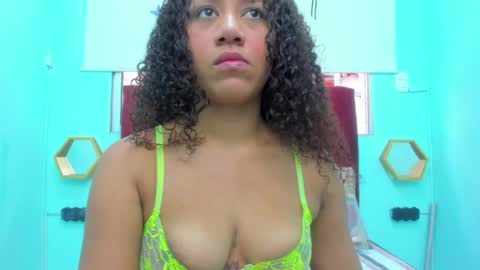 scarlett_fox20 online show from May 2026 01:06:01 PM