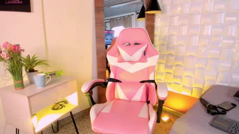 scarlett_kiiss online show from February 2026 12:00:01 PM