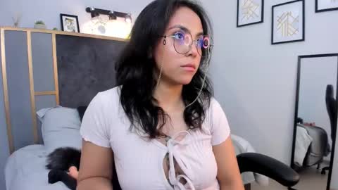 Snapshot of scarlett_musik chatting on November 2025 09:41:02 PM Scarllett online show from November 2025 09:41:02 PM