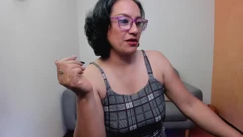 Scarlett sax online show from May 2026 10:19:01 PM