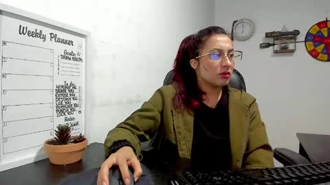 Snapshot of scarlett_sen chatting on December 2024 01:46:01 PM Mistress Scarlett online show from December 2024 01:46:01 PM