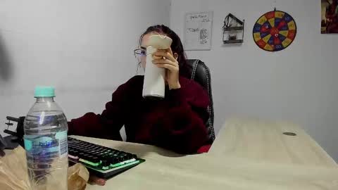 Snapshot of scarlett_sen chatting on January 2025 01:32:02 PM Mistress Scarlett online show from January 2025 01:32:02 PM