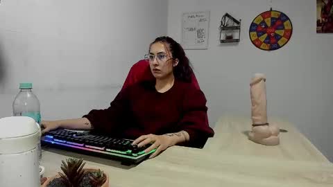 Snapshot of scarlett_sen chatting on January 2025 04:37:02 PM Mistress Scarlett online show from January 2025 04:37:02 PM