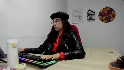 Snapshot of scarlett_sen chatting on January 2025 01:53:01 PM Mistress Scarlett online show from January 2025 01:53:01 PM