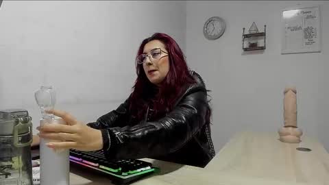 Snapshot of scarlett_sen chatting on January 2025 02:28:02 PM Mistress Scarlett online show from January 2025 02:28:02 PM