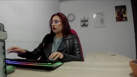 Snapshot of scarlett_sen chatting on February 2025 01:06:01 PM Mistress Scarlett online show from February 2025 01:06:01 PM