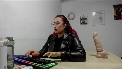 Snapshot of scarlett_sen chatting on February 2025 12:24:01 PM Mistress Scarlett online show from February 2025 12:24:01 PM