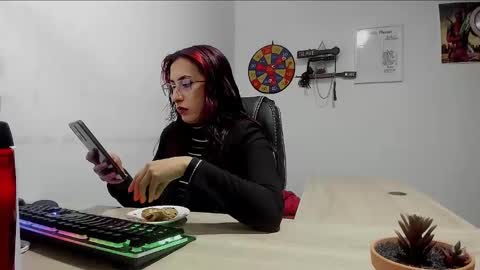 Snapshot of scarlett_sen chatting on March 2025 01:39:01 PM Mistress Scarlett online show from March 2025 01:39:01 PM