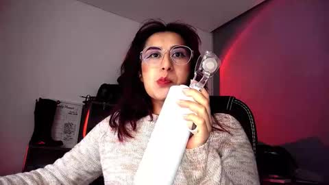 Snapshot of scarlett_sen chatting on September 2025 01:11:02 PM Mistress Scarlett online show from September 2025 01:11:02 PM