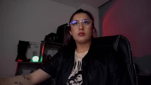 Snapshot of scarlett_sen chatting on September 2025 06:31:02 PM Mistress Scarlett online show from September 2025 06:31:02 PM