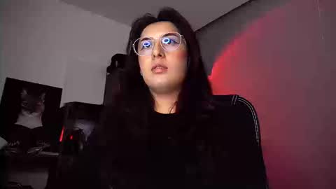 Snapshot of scarlett_sen chatting on September 2025 03:26:01 PM Mistress Scarlett online show from September 2025 03:26:01 PM