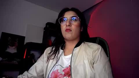 Snapshot of scarlett_sen chatting on September 2025 03:27:02 PM Mistress Scarlett online show from September 2025 03:27:02 PM